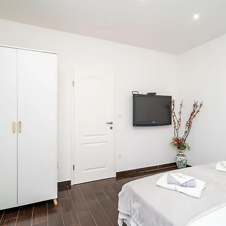 Dub 3 Apartment *